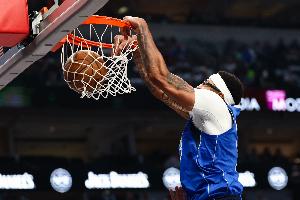 浓眉：我们每场都在进步 明天对雷霆要继续做出正确进攻选择