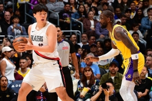 美记：球迷们急切希望杨瀚森获得更多出场机会 但他还需打磨技术