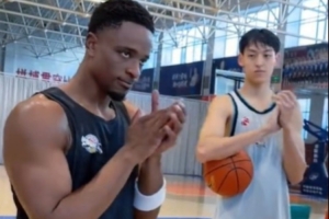 谁家外援提前一个小时到训练场？纳托尔正式报到！