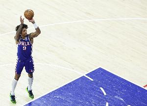 拼劲十足！乌布雷13中5得17分11板1助1断1帽 三分5中3