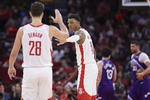 休斯敦申老师！申京谈助攻：我就是努力找到手感热的队友