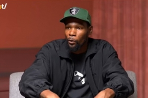 KD：我可不会为了工资留在NBA 若掉出轮换不如去和兄弟们打打野球