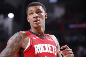 航天城小死神！小贾越来越稳25分5板5助2断1帽+0失误！