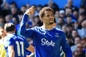 英媒：埃弗顿计划续约25岁前锋恩迪亚耶，以奖励他的出色表现