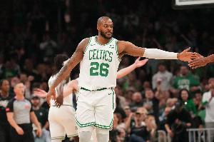 杰伦-布朗：蒂尔曼方方面面都做到了极致 末段表现堪称现象级