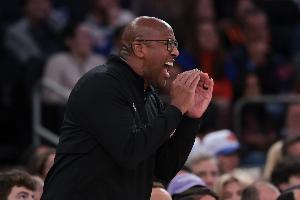 迈克-布朗：球队战术执行不到位 不该让道苏姆轻易走右手侧突破