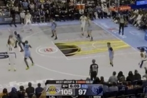 太强了！东契奇迎着新秀科沃德防守再中三分 个人拿到40分