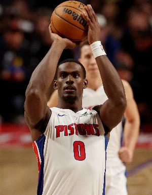 黑大硬！杜伦16中13怒砍生涯新高33分+10板 ！正负值+28！