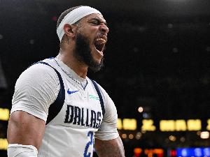 带伤燃尽！加福德9中7得14分4板1助2断3帽 扣篮都不敢双脚落地了