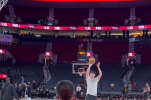 何时斩获生涯首记三分？杨瀚森赛前热身试投三分手感不俗