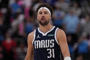 比打首发强！克莱上半场5中3得8分3板1助1断 三分4中2