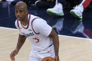 媒体人：这赛季被追身大帽&一步就过掉 保罗生涯接近尾声了