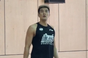 归队后火速⚡️100%专注投入合练⛹️‍♂️的郭艾伦！